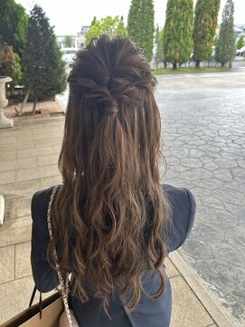 クルムバイルチア(Kulm by Luccica) 【kulmbyLuccica 廣江潔花】ハーフアップヘアアレンジ