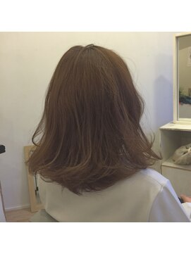 カタチヘアー(HAIR) 。。。春に。。。風が吹いた。。。感じのカタチ。。ミディアム。