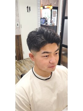 ティーズ バーバー T's BARBER ミドルのバリカンフェード+パーマ