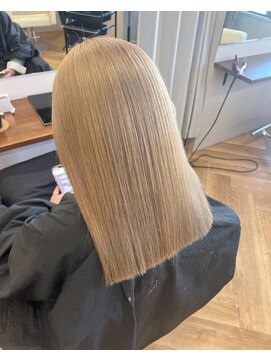 シカ 神戸三宮元町店(Cica) ハイトーン ミルクティーベージュ ブロンド ブリーチ 三宮 元町