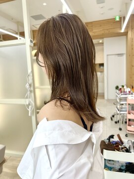 アフロートリノ(AFLOAT Leino) 小顔ヘルシーレイヤースタイル透明感カラー【修】20代30代40代