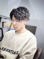 スラッシュ(SLASH)&nbsp;メンズパーマ/ホワイトメッシュ/センターパート/ツイスト