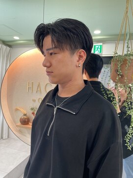 ハチ(HACHI) メンズ人気!センターパートダウンパーマ