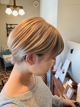 ヨナサン(Yona Saint) ブリーチ/ベージュ/インナーカラー