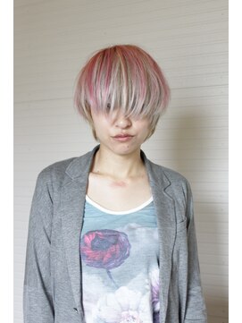 アンダーザサンスイート(Under The Sun SUITE) ホワイトブリーチとプラチナアッシュをWカラーオン!