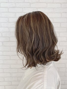 ビス ヘア アンド ビューティー 西新井店(Vis Hair&Beauty) 大人可愛い外ハネボブ×ハイライト/バレイヤージュ/ベージュ