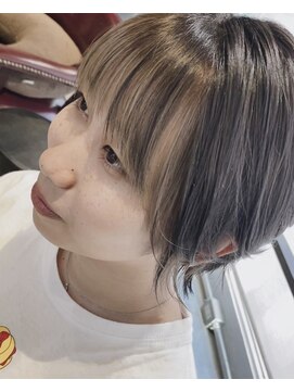 エミュー(emue) 前髪インナーカラー×イヤリングカラー☆艶カラーショート○中島