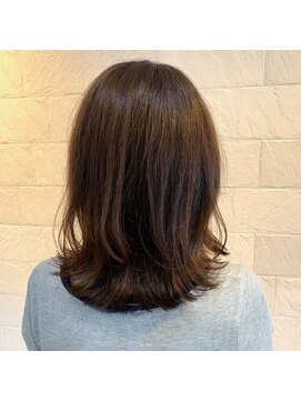 イーチ ヘアーアンドトータルビューティ(each hair&total beauty) 外ハネミディ 【青木元子】