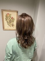 ウィーク 梅田(UiiC)&nbsp;大人女性 明るめグレージュくびれハイレイヤーuiichair 萩原千夏