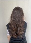 筋感のある細めハイライト外国人風オフィスで浮かないハイライト