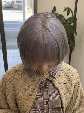 ラビス クローバー(Lovis clover) ホワイトカラーショートウルフカット♪あゆむ