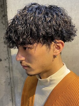 フィフスワン(fifth one) 波巻きスパイラルパーマツイストスパイラルパーマセンターパート