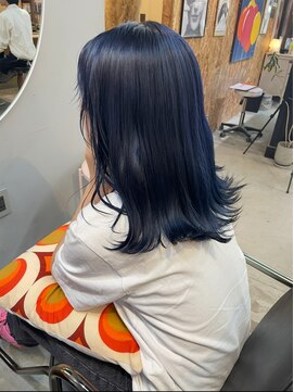 チャプター 問屋町(chapter) ケアブリーチネイビーブルーカラー顔周りレイヤーカット韓国ヘア