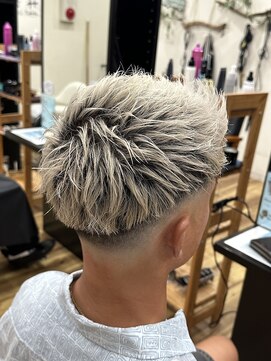 スウェル 千葉店(Swell) ホワイトカラー×フェードカット