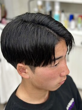 レヴィア(REVIA) メンズカットセンターパート刈り上げツーブロック眉カット