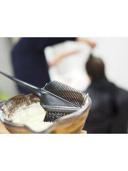 30代のファーストグレイカラーなら【Lir】ファッションカラーのような明るい色味も楽しめるのが嬉しい☆