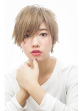 メルクマール(MERKMAL) エレガントなコンパクトショート。