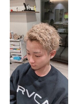 ユアースペースサロンシー(Your space salon.C) ブリーチ×スパイラルパーマハイトーンカジュアルショート