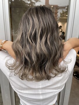 ラフトーキョウセカンド(RAF TOKYO 2nd) 【夏のイチオシ】NAOバレイヤージュ×グレーパール