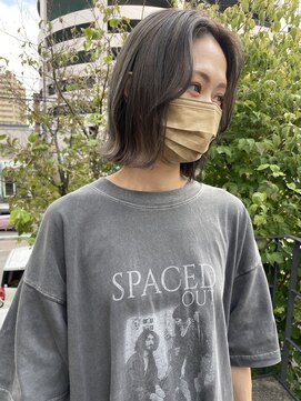 ツイギー 宮西店(TWiGGY) グレージュ×外はねボブ