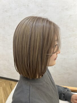 エクラートリアーラ 藤沢店(ECLART Reala) シルバーベージュ