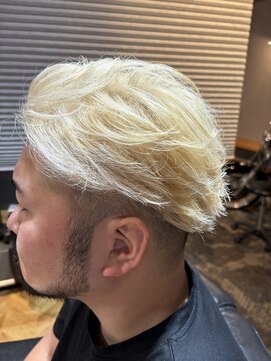 バーバーボルト(Barber Bolt) ツーブロオールバック ホワイトカラー