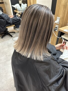 ヌエン 渋谷(NU/EN) 夏トレンド外国人風バレイヤージュと透明感ミルクティーベージュ