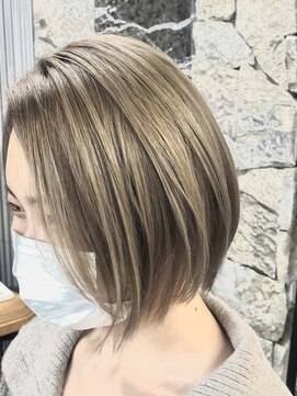 クラウドナイン(CLOUD Nine) 前下がりショートボブ×ハイライト