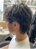 カルマパーマ前髪センターパートモテる韓国風メンズヘア