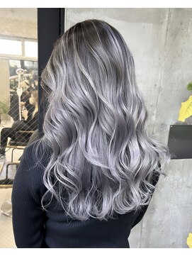 クロ(Kro) 龍也式バレイヤージュ