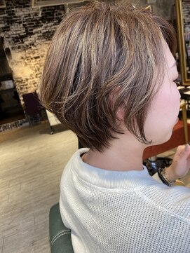 ニーゼロゼロナナ(2007) ハイライト+大人ショートボブ