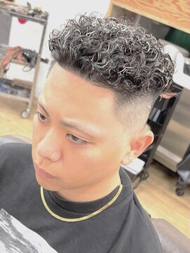 クオンヒール 淀屋橋店(QUON HEAL) 極道パーマ/カーリーパーマ/プードルパーマ/スキンフェード×