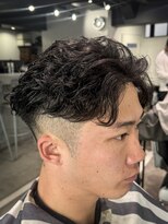 フジヤマ バーバー ショップ(FUJIYAMA BARBER SHOP)&nbsp;フェザーパーマフェザーショートツーブロックセンターパート
