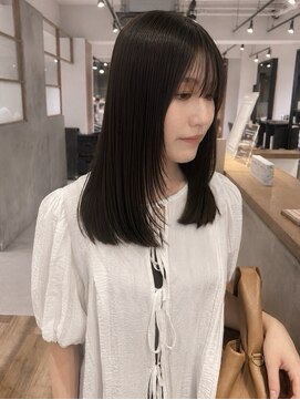 アカラ(acala) ナチュラルセミレイヤー【20代/30代/イルミナカラー/縮毛矯正】