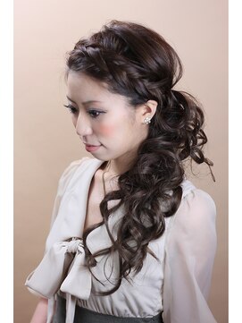 ヘアデザイン ヴォワール(hair & design voir) 前髪編み込みハーフアップ×おすぎ