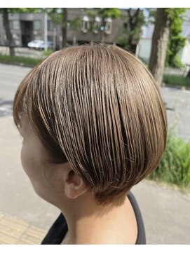 亀山美容所 ダブルカラー×ミルクティーベージュ×ショートボブ