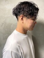 ディスイズバーバーサード(THIS IS BARBER 3rd)&nbsp;波巻きパーマ　ツーブロック　センターパート　マッシュ