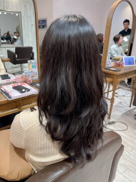 レイラバイアフロート 吉祥寺(Lila by afloat) 内巻きワンカール/レイヤーロング/ぱっつん前髪/小顔ヘア