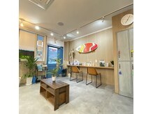 フローライト 廿日市(Fluorite)の雰囲気（待合スペースでは雑誌と子供向けコミックをご用意しております♪）