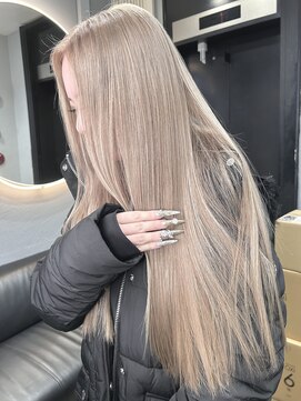 ロイオブジゼル(roi of GiseL) ロング ストレート ブリーチ ミルクティーベージュ ハイトーン