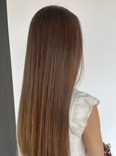 【地毛風ストレート】クセを伸ばすだけでなく質感を整える。柔らかさと艶を両立した新感覚の縮毛矯正☆