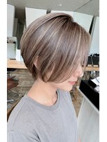ミキ(Miki)&nbsp;30代40代50代 大人ショートボブ 小顔 ハイライト ショート