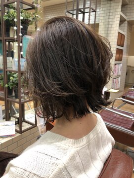 ジュール ドゥJour doux 外ハネボブ　切りっぱなしボブ　ショートボブ