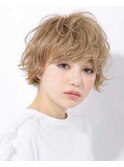 くせ毛風小顔ミディショート