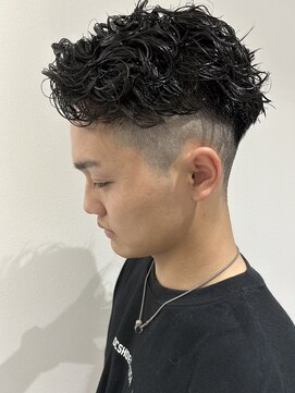 ヒュイル バイ ニアウ(Hwyl by Niau) メンズフェードウェーブパーマスパイラルパーマニュアンスパーマ