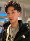 センターパート ツイストスパイラルパーマ 束感 黒髪 爽やか