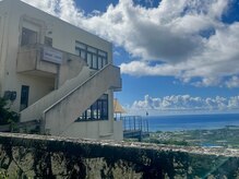 ビーチ(BEACH×BEACH)の雰囲気（開放的な店内。海を見ながら施術をお楽しみ下さい。）