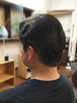 ヘアーサロンアキノの写真/駿河区の隠れ家。ベテランオーナーがマンツーマンで仕上げる、手早く決まる男のスタイル。駐車場有