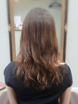 ヒュッゲ(Hygge)の写真/女性スタイリストがマンツーマンで担当。丁寧なカウンセリングで、お悩みを解決に導くオーダーメイド提案◎