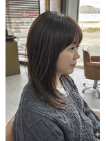 シー(SEA) ふんわり顔回りレイヤー×つやベージュ